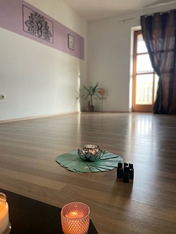 Kursraum, Entspannung, Tettenweis, Meditation, Achtsamkeit, Yoga, Kinderentspannung, Kinderyoga, progressive Muskelentspannung, Auszeit, Stressabbau